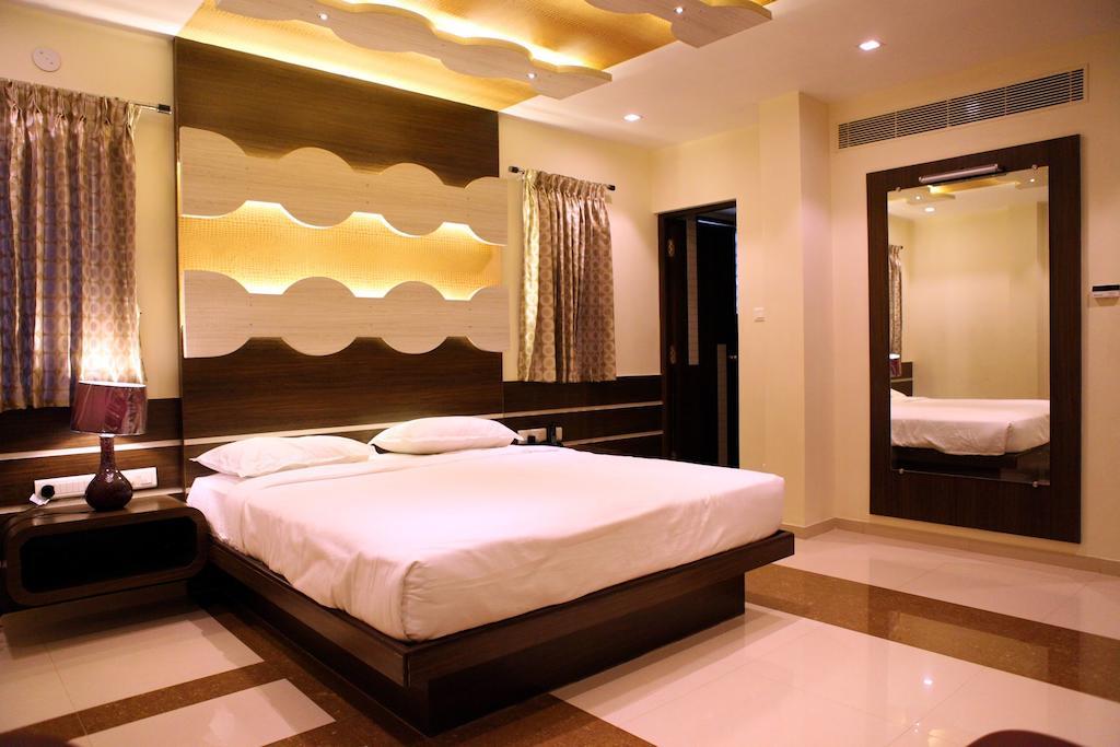 Sbs Grand Hotel Коимбаторе Стая снимка
