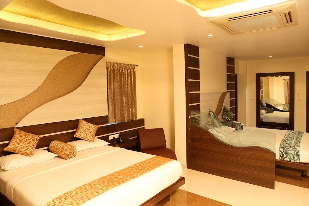 Sbs Grand Hotel Коимбаторе Стая снимка